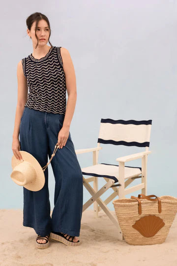 WAVY SLEEVELESS SWEATER