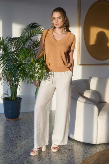 V NECK SHORT SLEEVE EXPOSED SEAM SWEATER KNIT TOP
