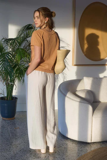 V NECK SHORT SLEEVE EXPOSED SEAM SWEATER KNIT TOP