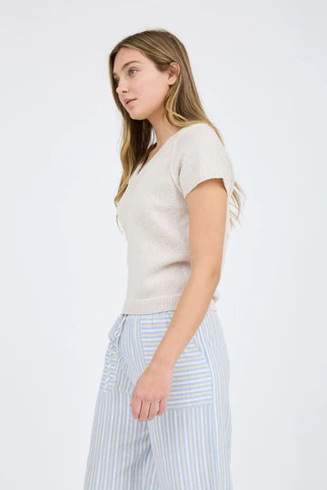V NECK SHORT SLEEVE EXPOSED SEAM SWEATER KNIT TOP