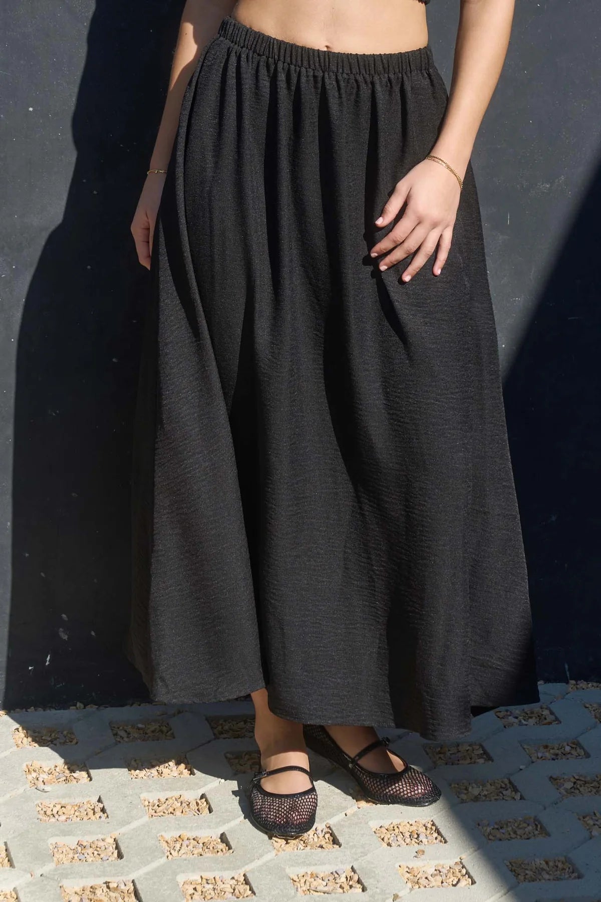 BLACK MIDI SKIRT