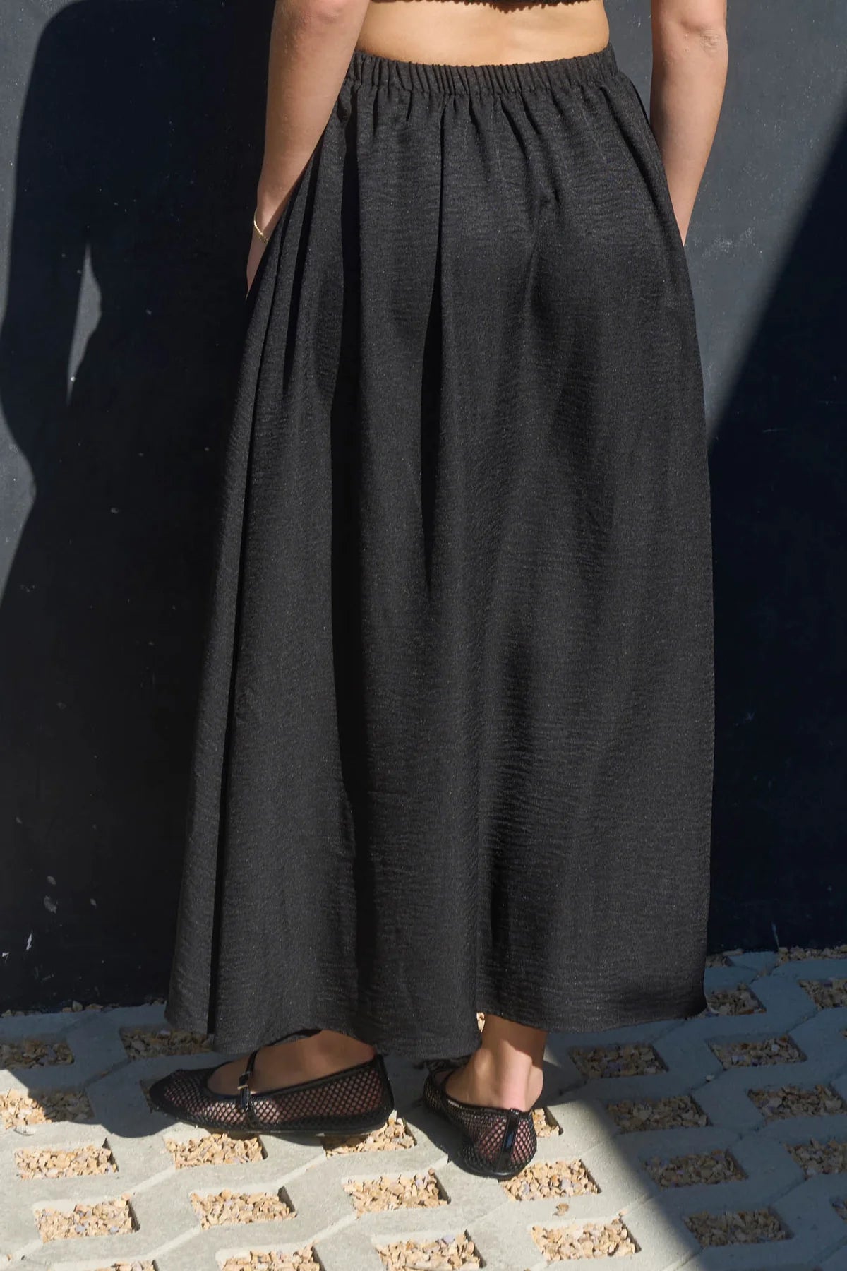 BLACK MIDI SKIRT