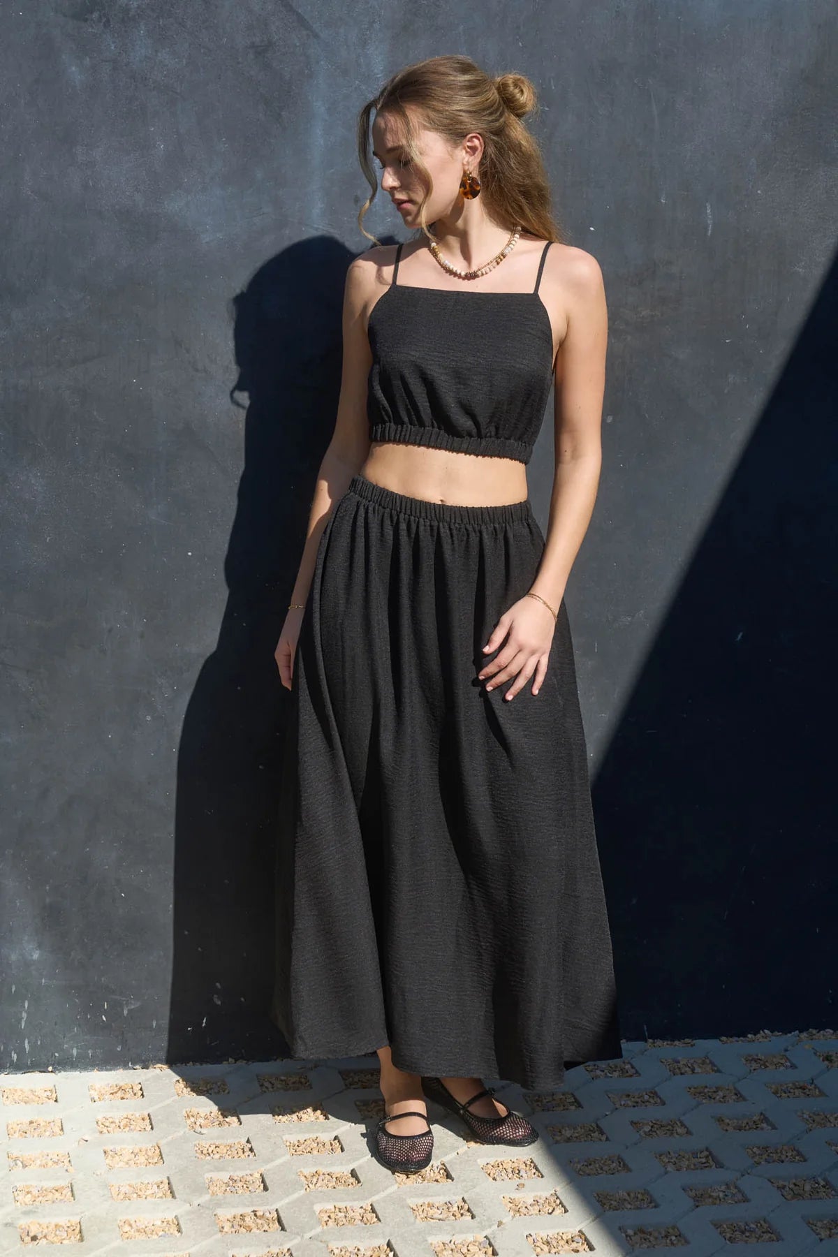 BLACK MIDI SKIRT