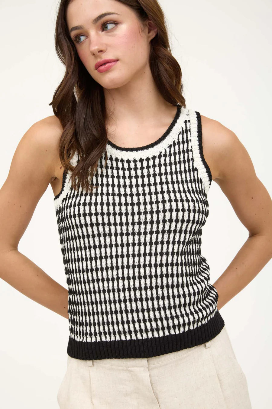 CONTRAST PULLOVER SWEATER VEST