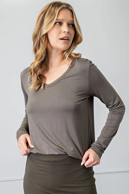 BASIC V-NECK TOP