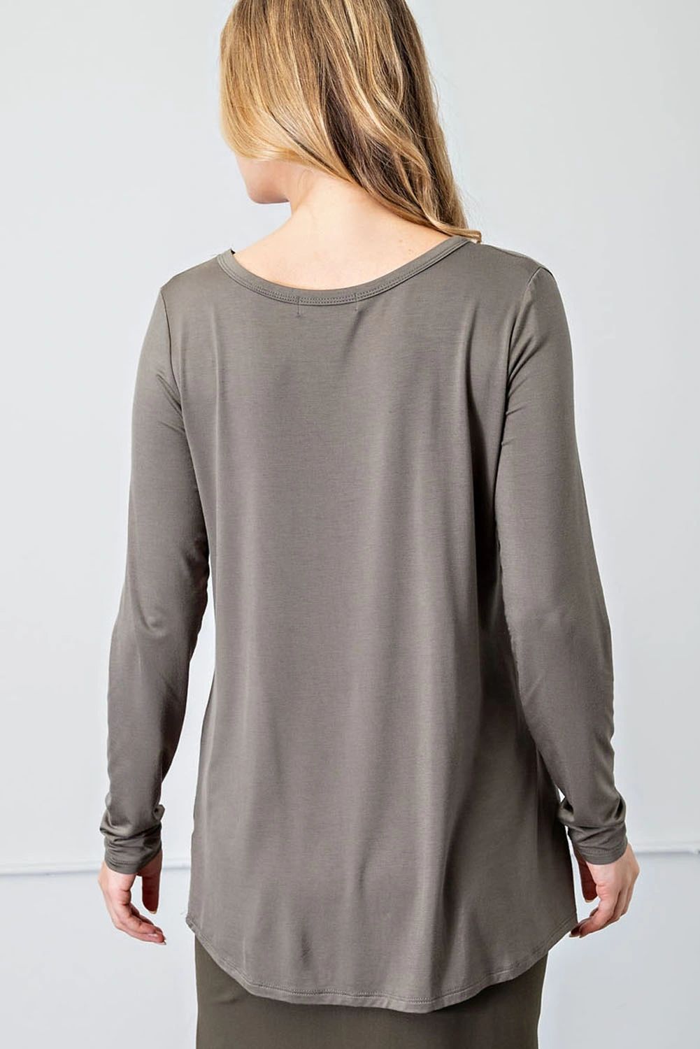 BASIC V-NECK TOP