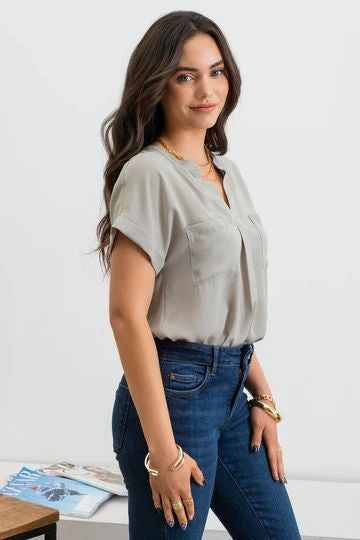 SPLIT NECK FRONT POCKET TOP