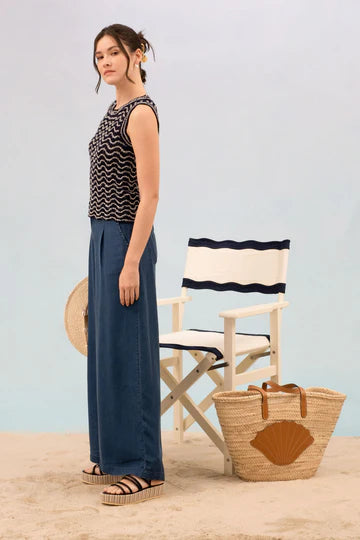 WAVY SLEEVELESS SWEATER