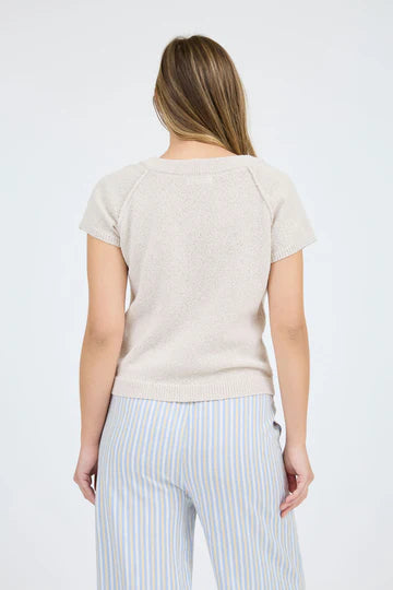 V NECK SHORT SLEEVE EXPOSED SEAM SWEATER KNIT TOP