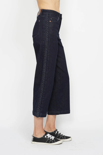 Judy Blue Braid Crop