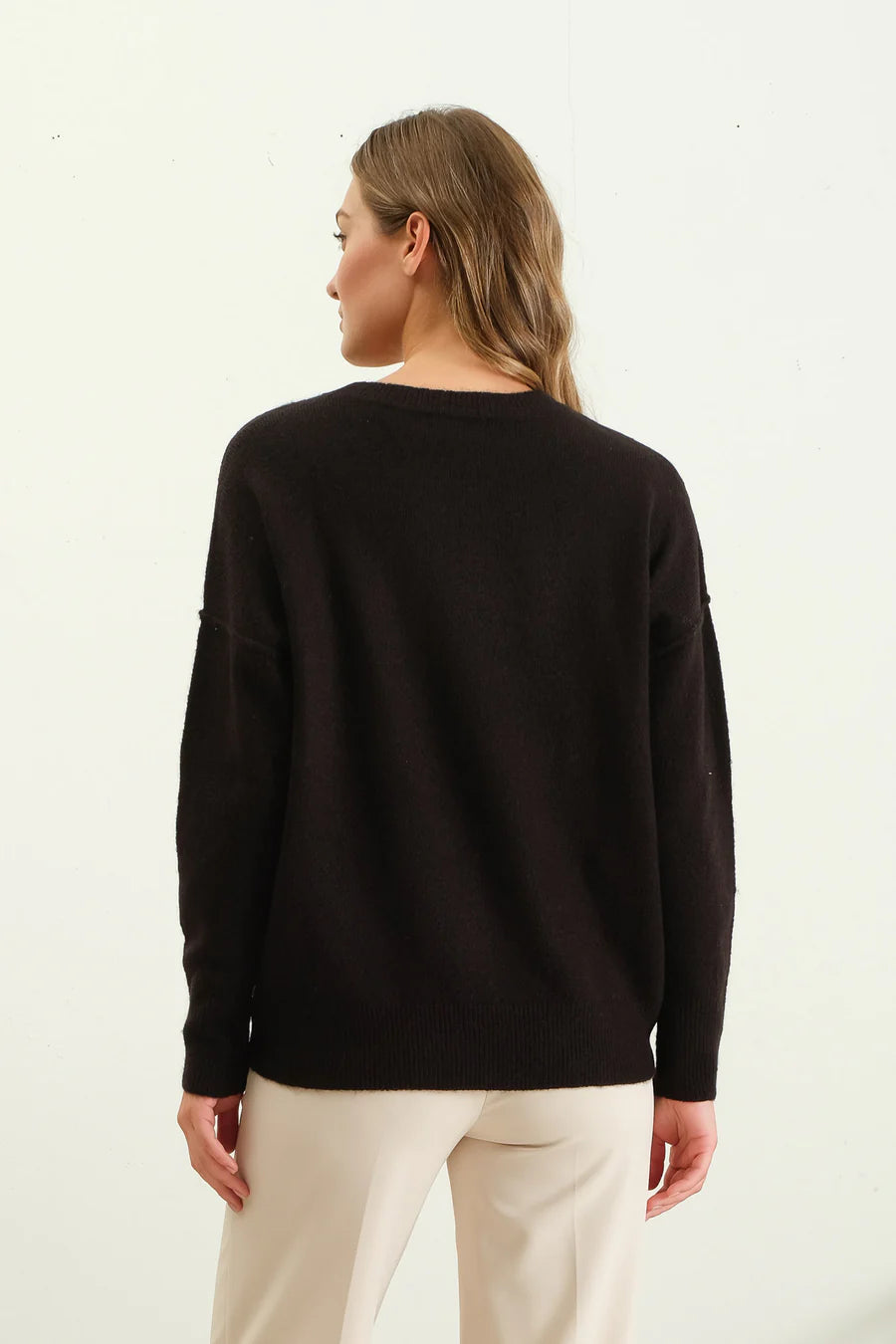 CREWNECK FRONT SEAM SWEATER