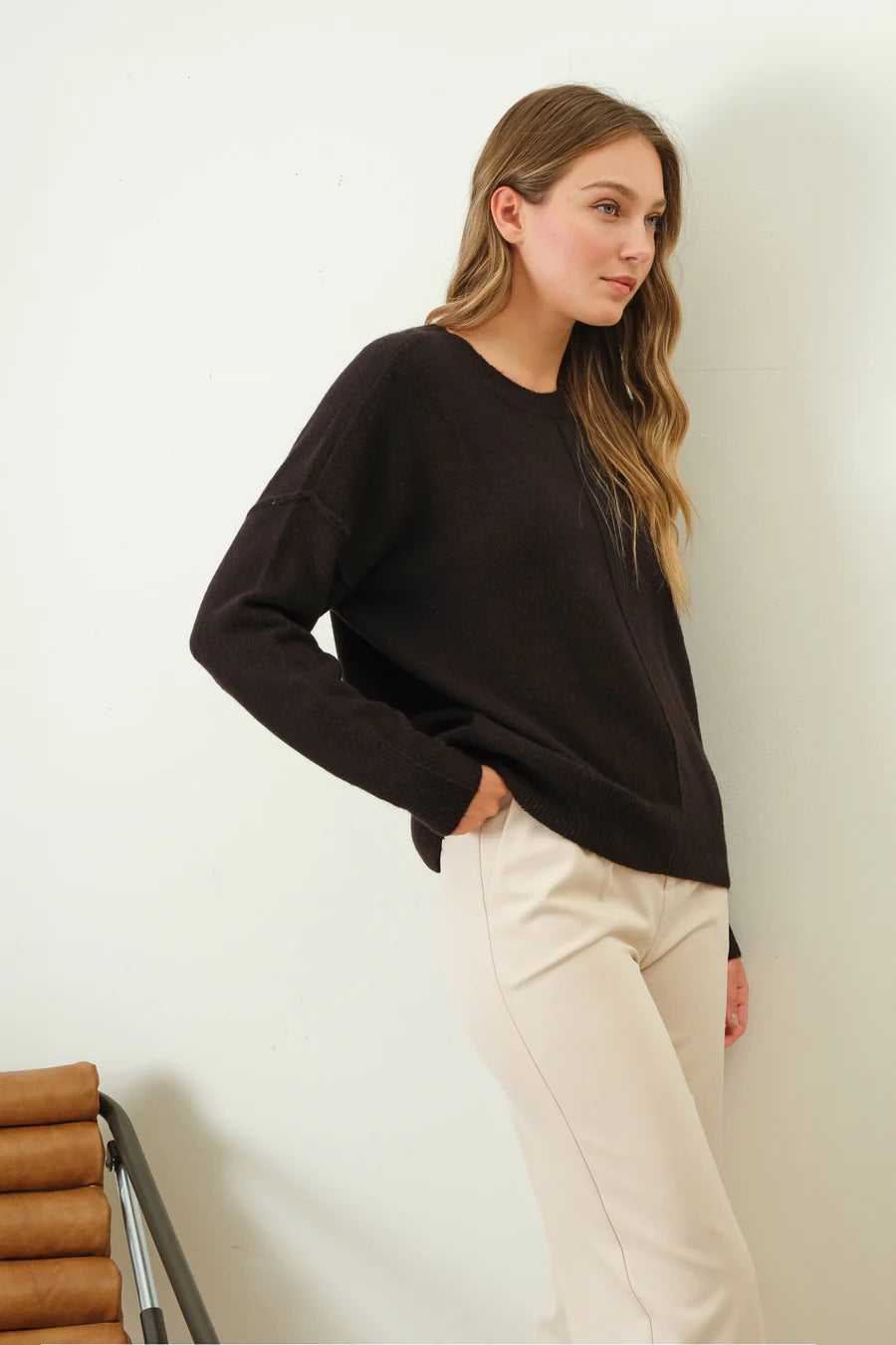 CREWNECK FRONT SEAM SWEATER