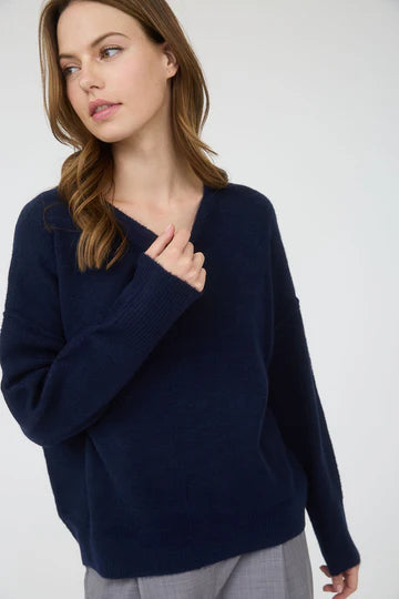 CREWNECK FRONT SEAM SWEATER